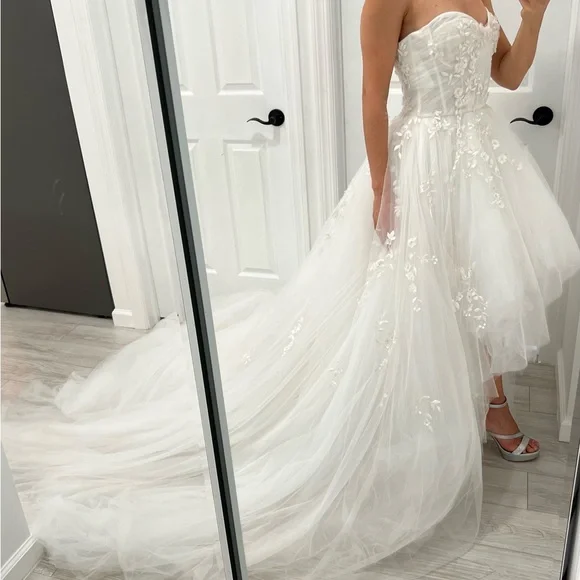 Monique Lhuillier Tivoli Wedding Dress - Picture 12 of 12